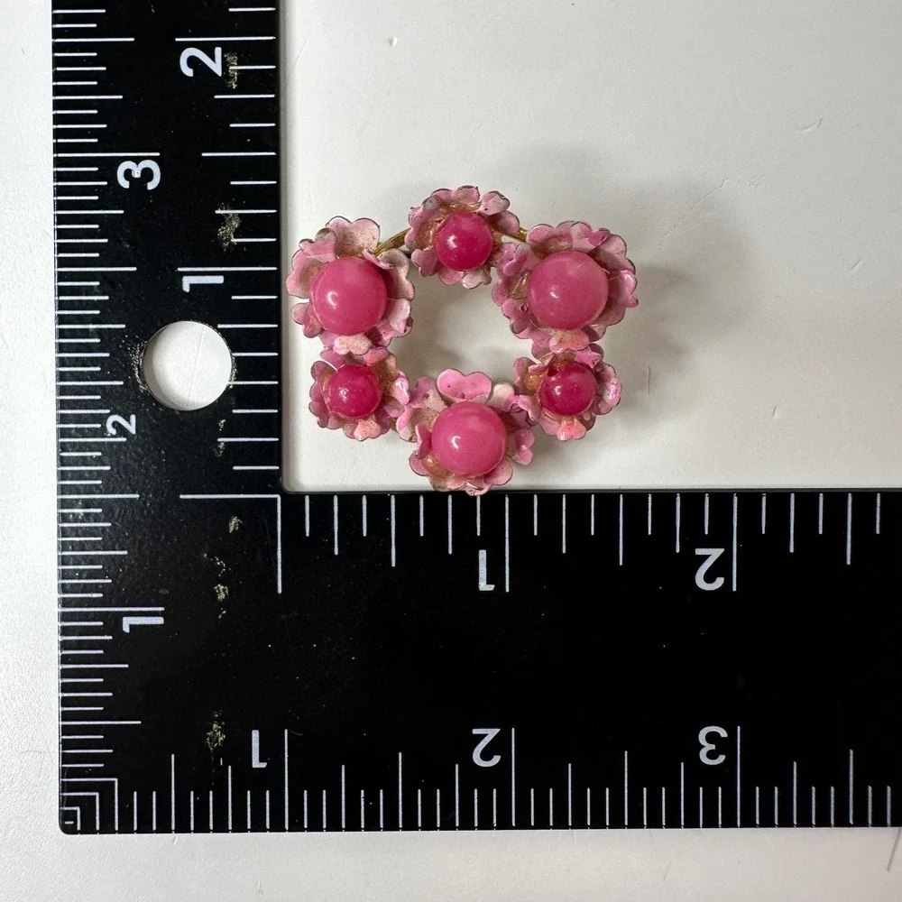Vtg Pink Enamel Flower Wreath Brooch Gold Tone Plastic Beads Pin Spring Kitsch